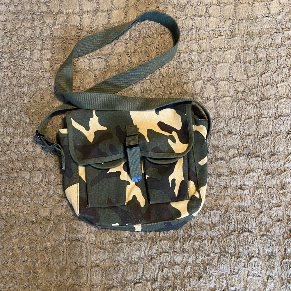 Camo canvas satchel